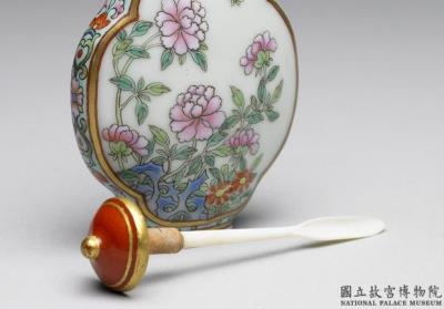 图片[3]-Snuff bottle with imperial poem and floral decoration in famille rose, Qing dynasty, Jiaqing reign (1796-1820)-China Archive